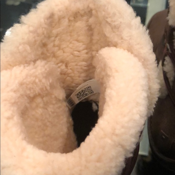 ❤️FLASH SALE! UGG AKADIA BROWN MORE SIZES IN! ❤️ - Picture 4 of 6